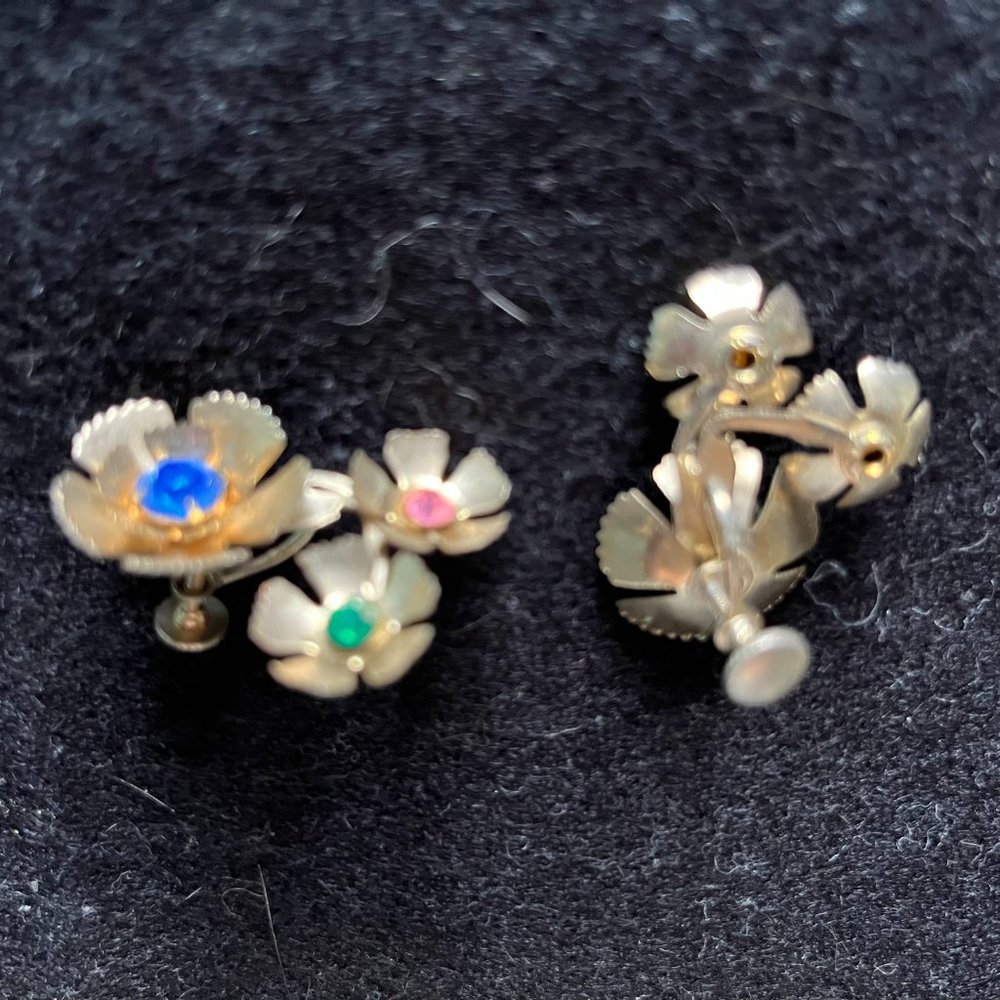 Vintage 1960’s Flowers w/ Multi-Colored Crystals Screw Back Earrings 1 ½” x ¾” - Picture 4 of 4